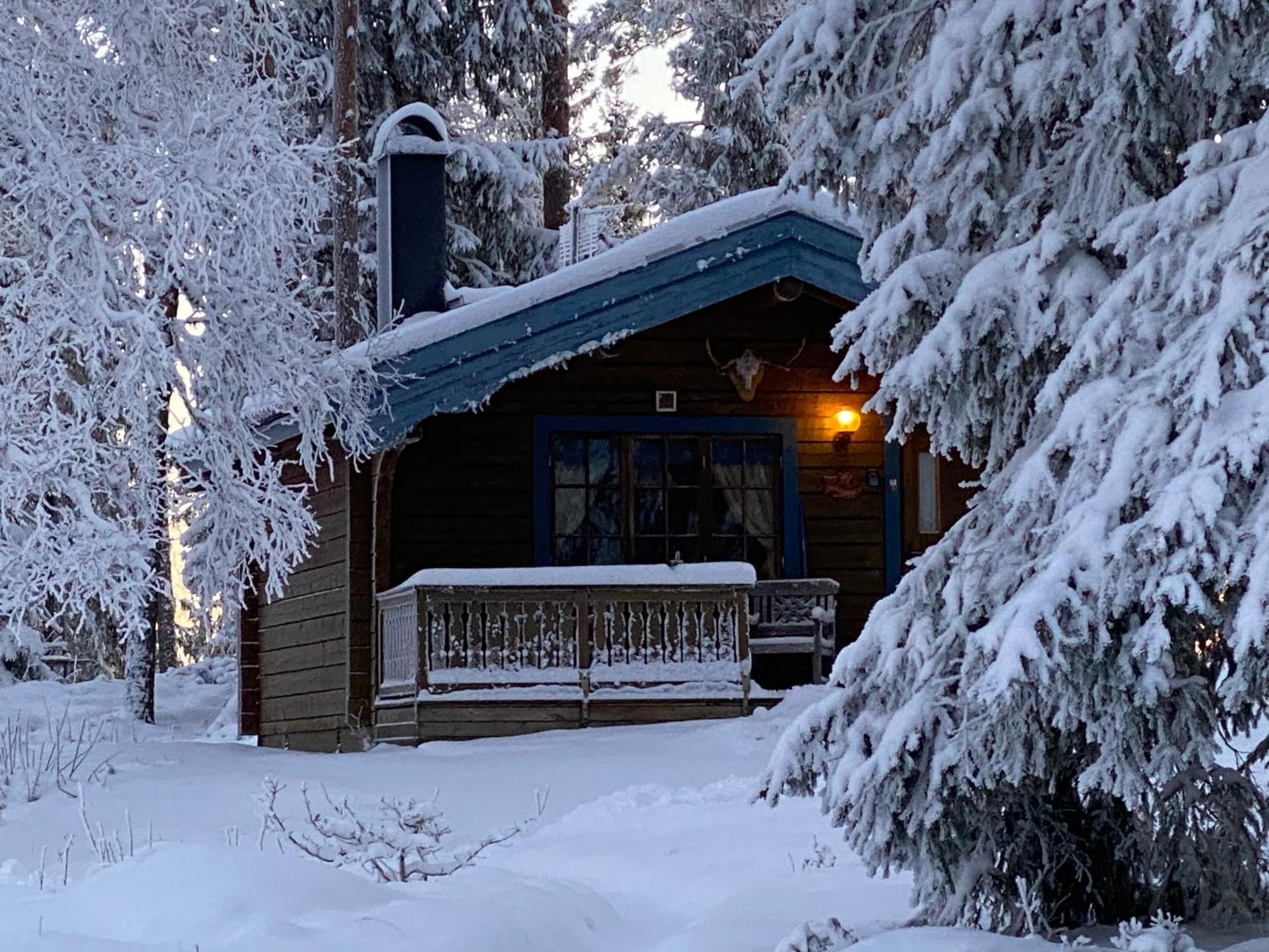 Timrad Stuga I Kanten Av Skogen Med Spa Moejlighet Mullsjö Esterno foto