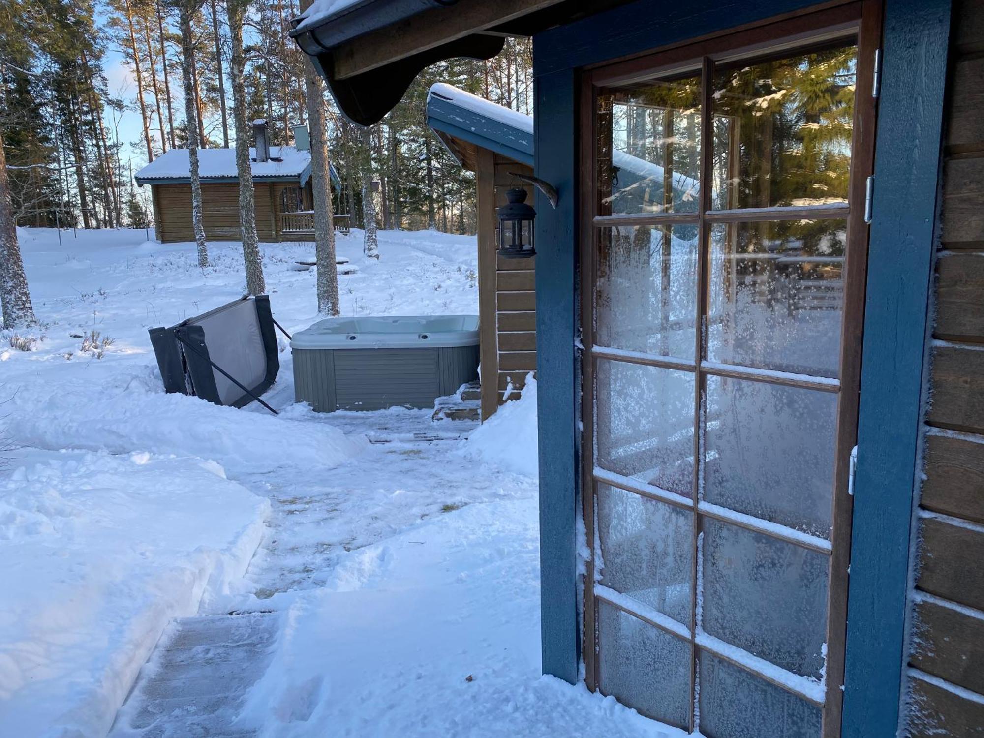 Timrad Stuga I Kanten Av Skogen Med Spa Moejlighet Mullsjö Esterno foto