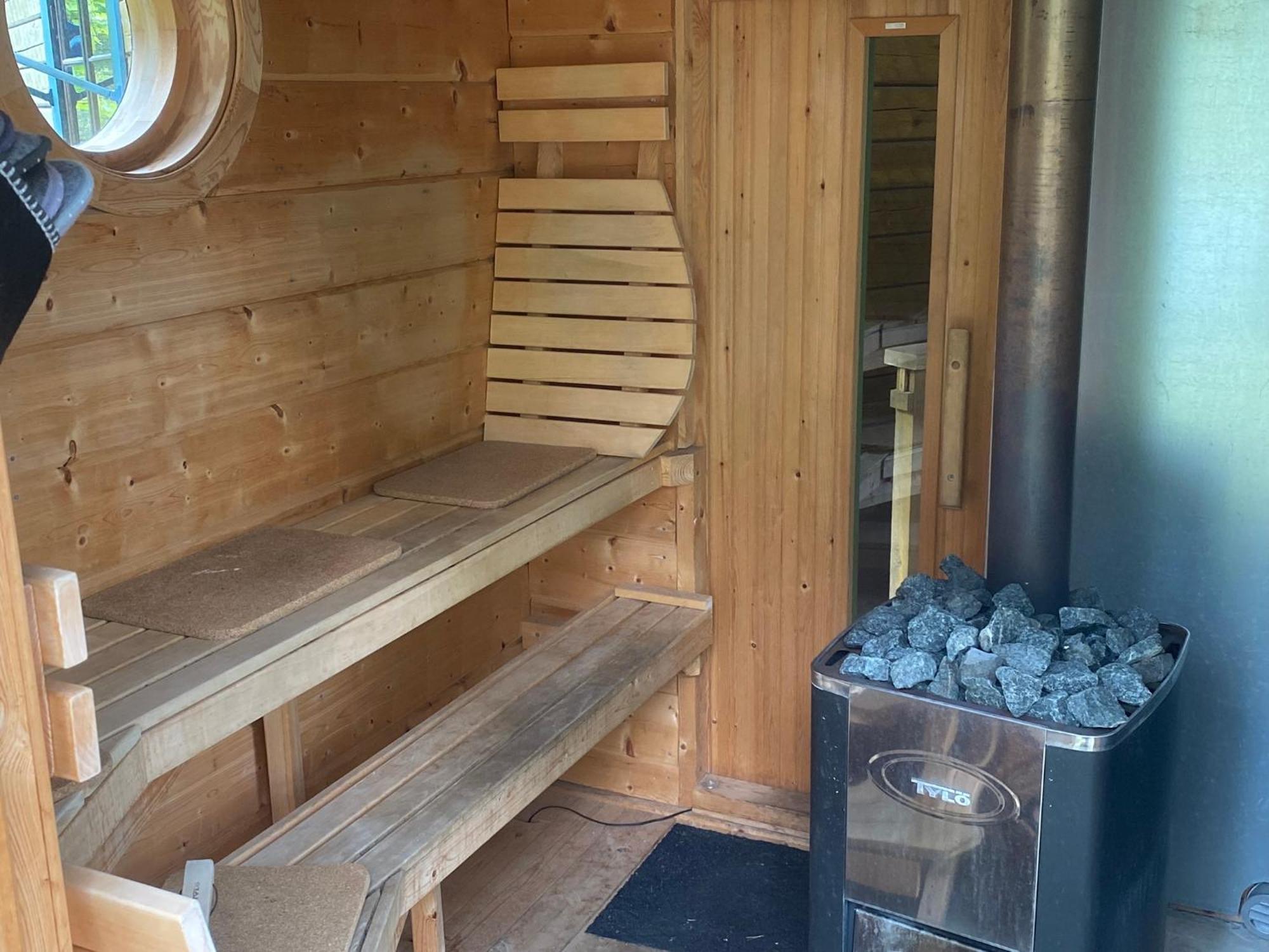 Timrad Stuga I Kanten Av Skogen Med Spa Moejlighet Mullsjö Esterno foto