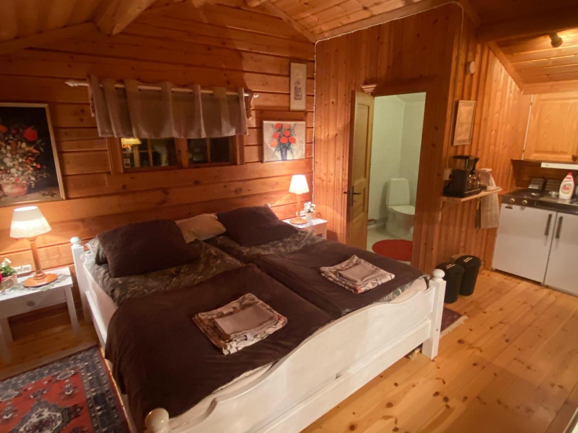 Timrad Stuga I Kanten Av Skogen Med Spa Moejlighet Mullsjö Esterno foto