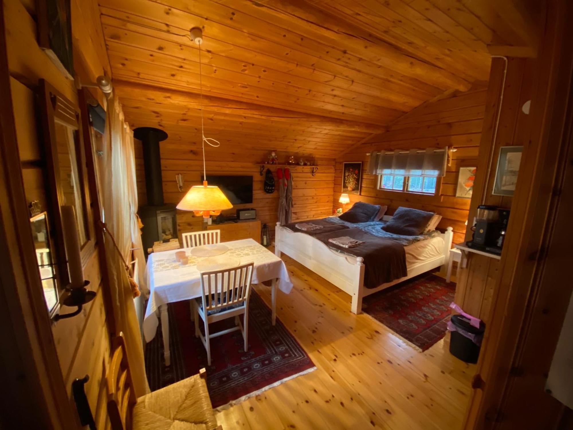 Timrad Stuga I Kanten Av Skogen Med Spa Moejlighet Mullsjö Esterno foto