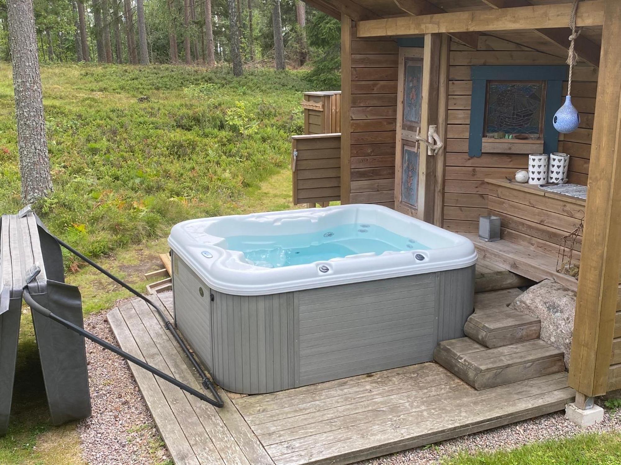 Timrad Stuga I Kanten Av Skogen Med Spa Moejlighet Mullsjö Esterno foto