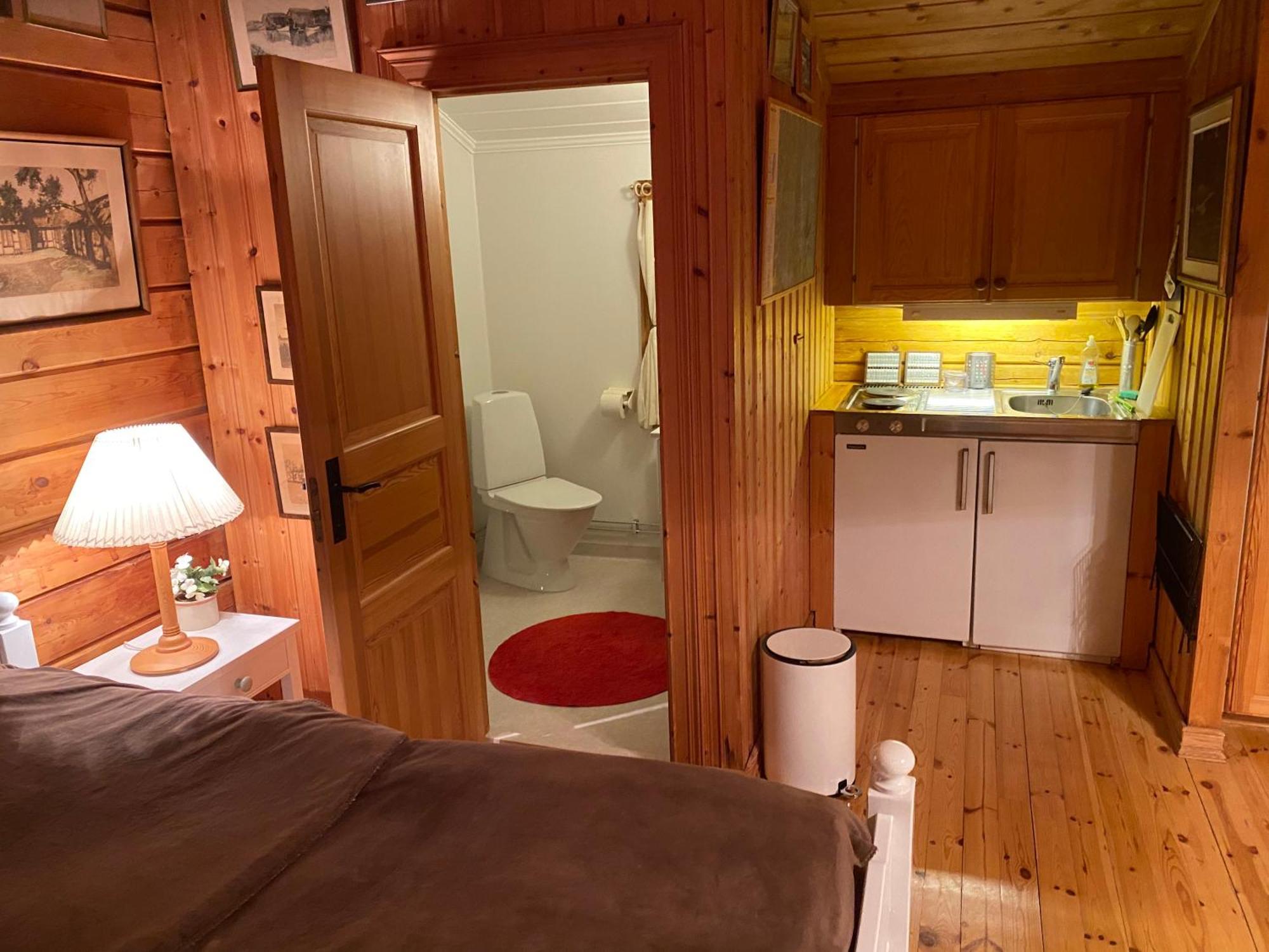Timrad Stuga I Kanten Av Skogen Med Spa Moejlighet Mullsjö Esterno foto