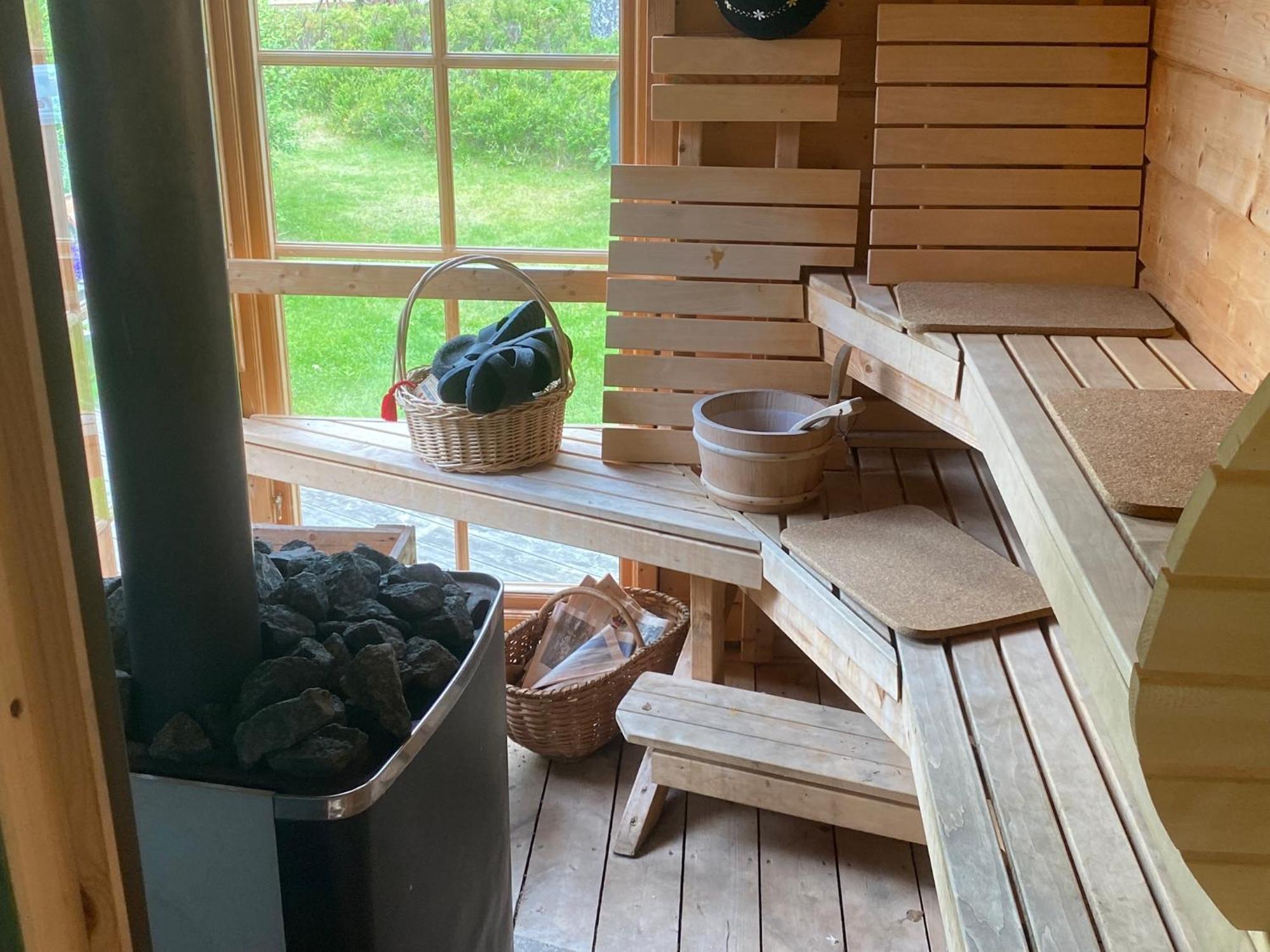 Timrad Stuga I Kanten Av Skogen Med Spa Moejlighet Mullsjö Esterno foto